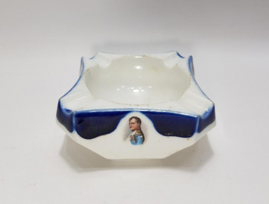 19. YÜZYIL NAPOLYON RESİMLİ PORSELEN KÜL TABLASI 