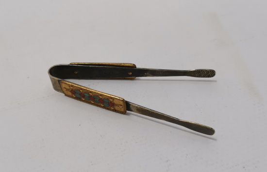 GÜMÜŞ ÜZERİ ALTIN VERMEYLİ VE MİNELİ ŞEKER TUTACAĞI