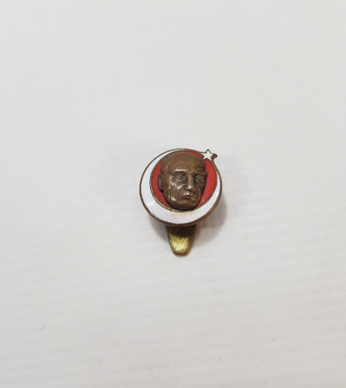 BAYRAK VE ATATÜRK TEMALI MİNELİ NADİR ROZET