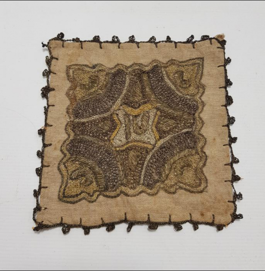 OSMANLI DÖNEMİ SUZENİ İŞÇİLİKLİ BEZ TABAK ALTLIĞI 