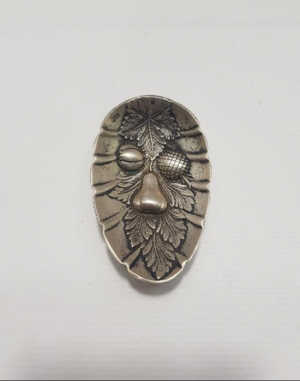 KABARTMA MEYVE DESENLERİYLE SÜSLÜ GÜMÜŞ İKRAMLIK 