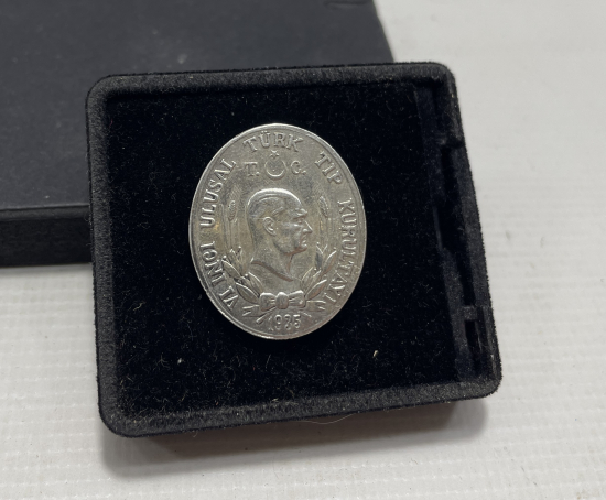 6. TIP KURULTAYI HATIRASI DARPHANE BASKISI GÜMÜŞ ROZET