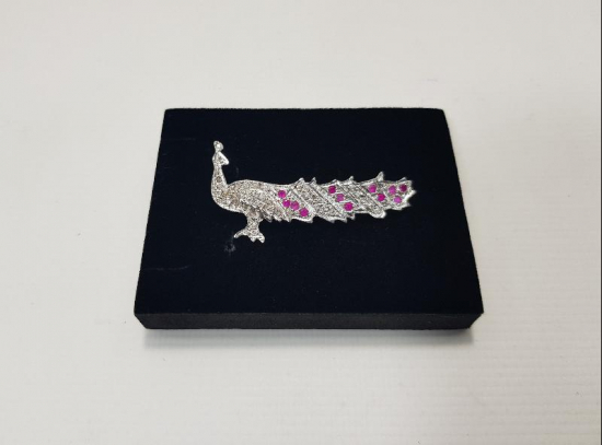 TAVUSKUŞU FORMLU PIRLANTA BROŞ 