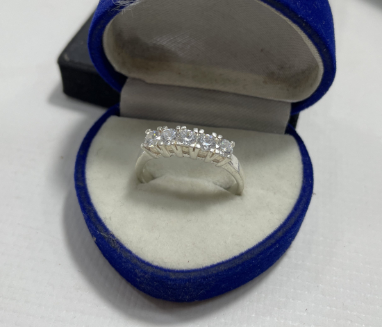 GÜMÜŞ 5 TAŞ YÜZÜK