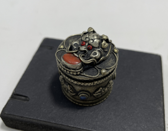 MERCAN VE LAPİS TAŞLI GÜMÜŞ KUTU