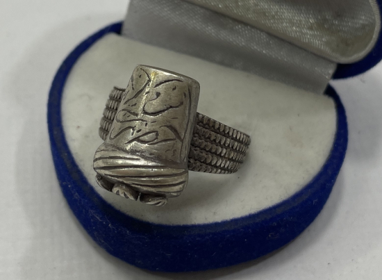 ÜZERİNDE YA HAZRETİ MEVLANA YAZILI GÜMÜŞ DERVİŞ YÜZÜĞÜ