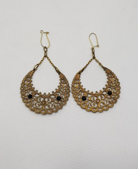 DEĞERLİ TAŞLARLA SÜSLÜ ALTIN VERMEYLİ GÜMÜŞ KÜPE 