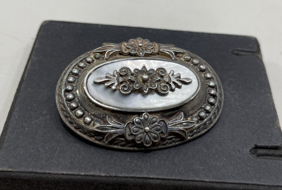 ÜZERİ SEDEF VE KABARTMA İŞÇİLİKLİ ÖZEL YAPIM BÜYÜK BOY BROŞ