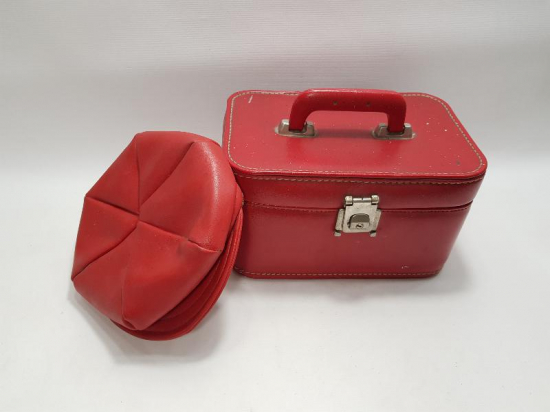 1970'LERDEN KIRMIZI RENKLİ BAYAN ŞAPKA VE ÇANTASI