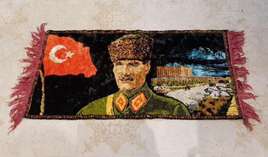 ATATÜRK 'ÜN NAAŞININ  ANITKABİRE NAKLEDİLMESİ ANISINA YAPILMIŞ KADİFE DUVAR HALISI 