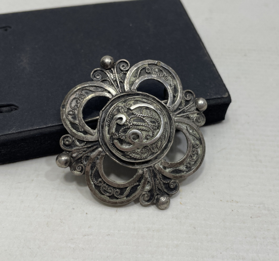 ÜZERİNDE HU YAZILI OSMANLI DÖNEMİ GÜMÜŞ BROŞ