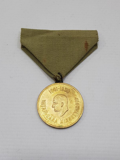 ATATÜRK RESİMLİ 1881-1938 VATAN SANA MİNNETTARDIR YAZILI NADİR PAMUKBANK MADALYON