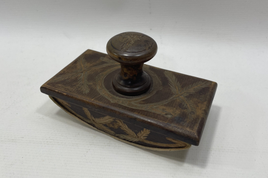 OSMANLI DÖNEMİ TAMAMI İŞLEMELİ AHŞAP MÜREKKEP KURUTMALIĞI