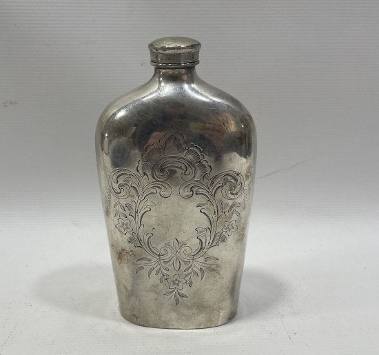 ÜZERİ KALEM İŞÇİLİKLİ VE GÜMÜŞ KAPLAMA NADİR İNGİLİZ MATARA