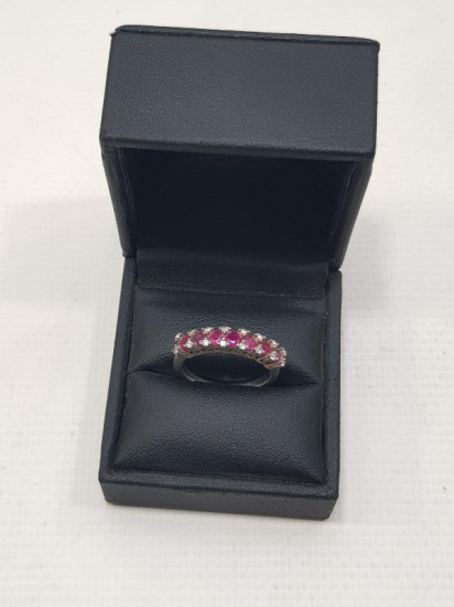 KIRMIZI TAŞLARLA SÜSLÜ GÜMÜŞ BAYAN YÜZÜK 