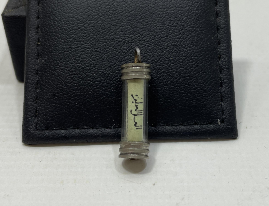 İÇİNDE DUASI İLE NADİR GÜMÜŞ VE CAM KOLYE