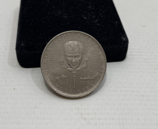 CUMHURİYETİMİZİN KURULUŞUNUN 50. YILINA ÖZEL BASILMIŞ GÜMÜŞ MADALYON