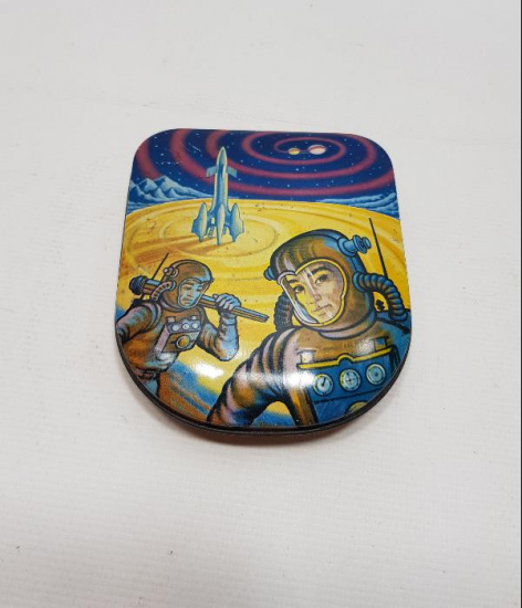 ASTRONOT VE UZAY TEMALI ANTİKA ÇOCUK KUTUSU