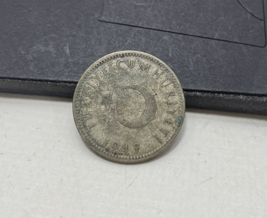 1947 YILINDA BASILMIŞ GÜMÜŞ 1 LİRA