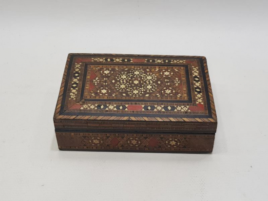 OSMANLI DÖNEMİ MARKÜTERİ İŞÇİLİKLİ AHŞAP KUTU