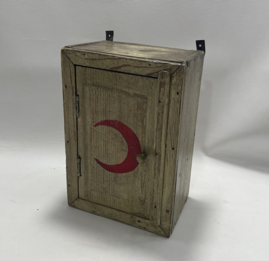 CUMHURİYET BAŞLARI EL YAPIMI AHŞAP İLK YARDIM KUTUSU