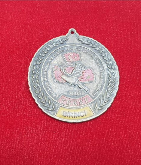 TÜRKİYE KANARYA VE KAFES KUŞLARI DERNEKLERİ FEDERASYONU BİRİNCİLİK MADALYASI