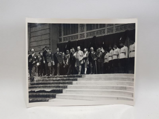 ATATÜRK, LATİFE HANIM VE DEVLET ERKANI MECLİS ÖNÜNDE ORJİNAL BÜYK BOY FOTOĞRAF