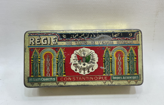 ÜZERİNDE OSMANLI DEVLET ARMASI VE OSMANLICA YAZILAR BULUNAN TÜTÜN KUTUSU