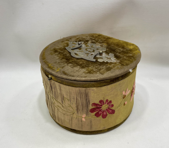 OSMANLI DÖNEMİ BÜYÜK BOY İPEK İŞLEMELİ MÜCEVHER KUTUSU