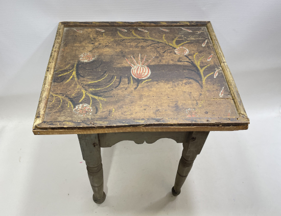 OSMANLI DÖNEMİ ÜZERİ KÖK BOYALI VE HAŞHAŞ BAŞI GÖRSELLİ KAHVECİ MASASI