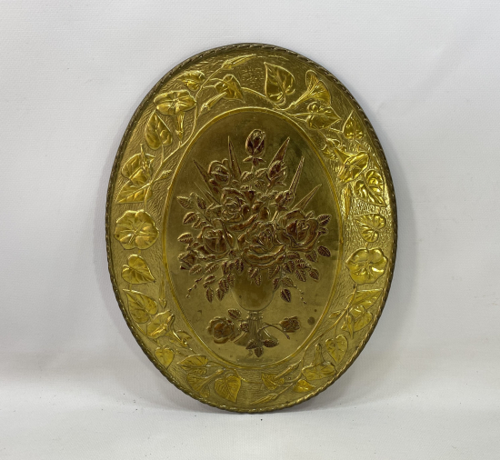 ALTIN VERMELİ VE KABARTMA İŞÇİLİKLİ ANTİKA DUVAR PANOSU