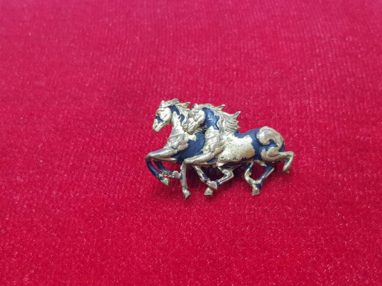 KOŞAN İKİ AT TEMALI ANTİKA BROŞ 
