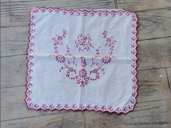 OSMANLI DÖNEM İNİSİYALLİ EL İŞLEME SEHPA ÖRTÜSÜ