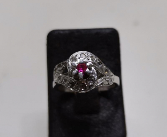 YAKUT TAŞLI PIRLANTA YÜZÜK