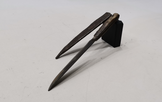 BOYNUZ SAPLI VE KINLI BURSA KAMASI