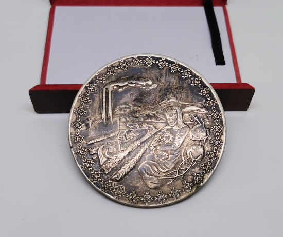 AKBANK 25. KURULUŞ YILINA ÖZEL BASTIRDIĞI HATIRA MADALYON