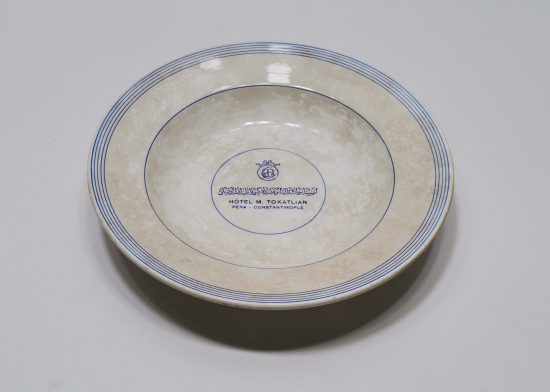 TOKATLIAN OTELİ'NE AİT İÇİ OSMANLICA YAZILI NADİR PORSELEN TABAK