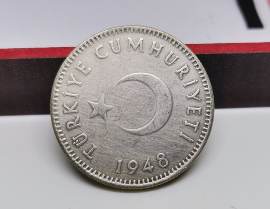 NERDEYSE ÇİL KONDİSYONDA 1948 YILI GÜMÜŞ 1 LİRA
