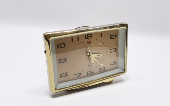 KURMALI ANTİKA MASA SAATİ