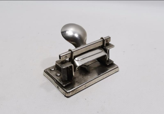 1930'LARDAN T.C. HÜKÜMETİ YAZILI METAL KAĞIT DELGECİ