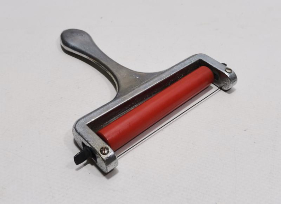 MUTFAK KÜLTÜRÜ: KATALİN GÖVDELİ HAMUR AÇMA VE KESME EL ALETİ 