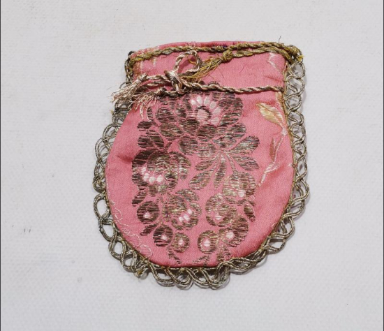 OSMANLI DÖNEMİ ALTIN SIRMA İŞLEMELİ ELMASİYE GELİN KESESİ 