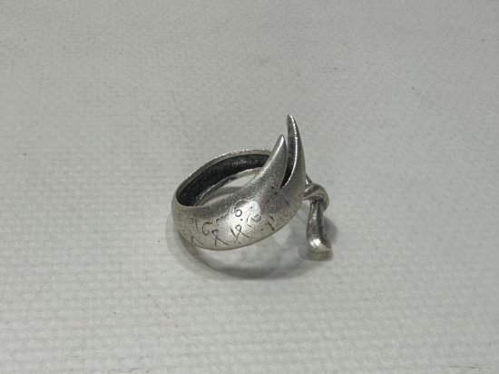 ÜZERİ HADİS YAZILI ZÜLFİKAR KILICI FORMLU YÜZÜK