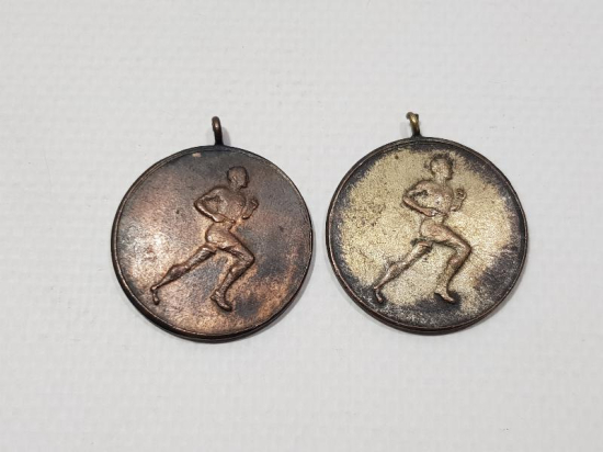 KOŞU İLE İLGİLİ İKİ ADET MADALYA 