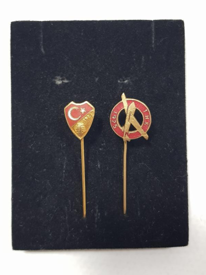 TÜRK HAVA KURUMU VE TÜRKİYE VOLEYBOL FEDERASYONU ROZETLERİ