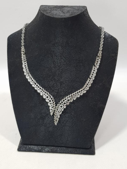 ZİRKON TAŞLARLA SÜSLÜ ÖZEL DİZAYN GERDANLIK 