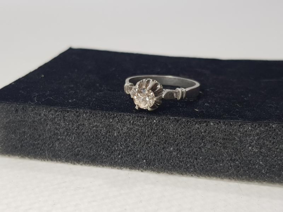 ANTİKA TEK TAŞ PIRLANTA YÜZÜK 