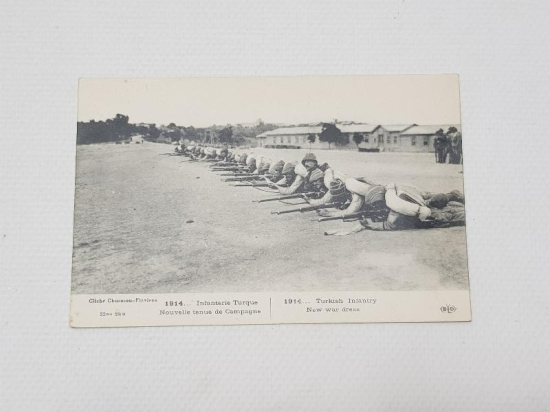 1. DÜNYA SAVAŞI OSMANLI ASKERLERİ YENİ SAVAŞ ELBİSELERİYLE ATIŞ TALİMİ YAPARKEN 