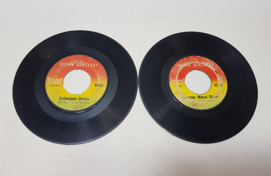 ORHAN GENCEBAY PLAKLARI 