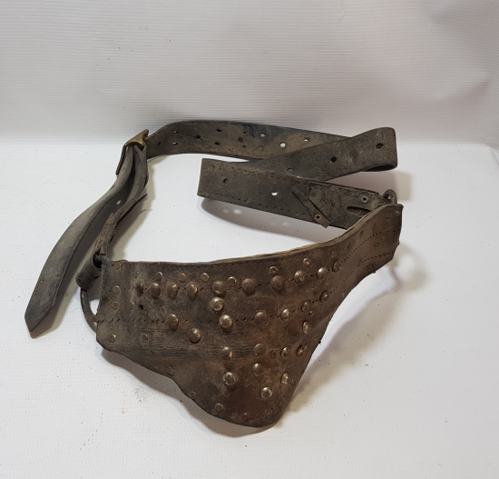 OSMANLI DÖNEMİ ÜZERİ KABARALI YENİÇERİ YATAĞAN KÜTÜKLÜĞÜ